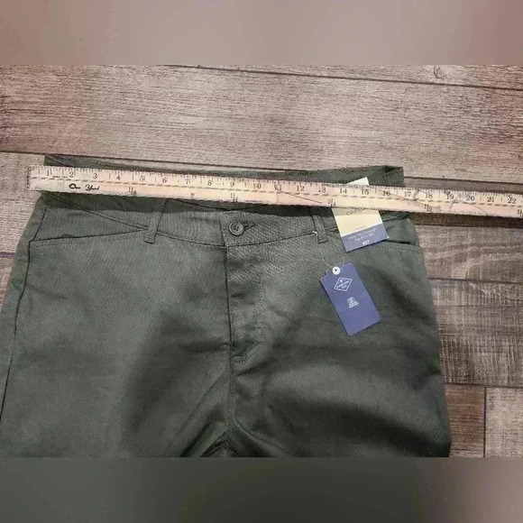 St. John’s Bay Mid Rise Capri Pants Size 14 Loren Green 4 Pockets - Picture 3 of 6